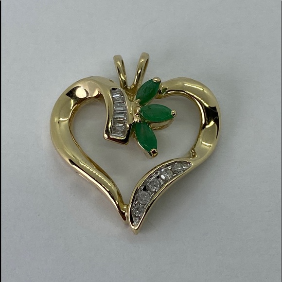10KT diamond 💎 and emerald heart - Picture 10 of 17